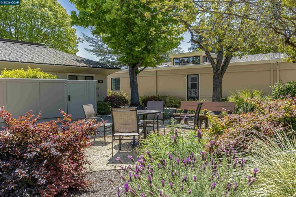 Golden Rain Rd, Walnut Creek, CA 94595