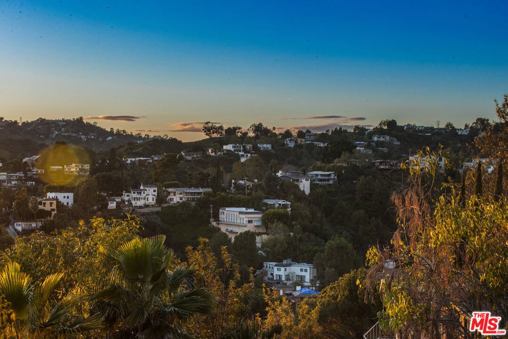 Hill Oak Dr, Los Angeles, CA 90068