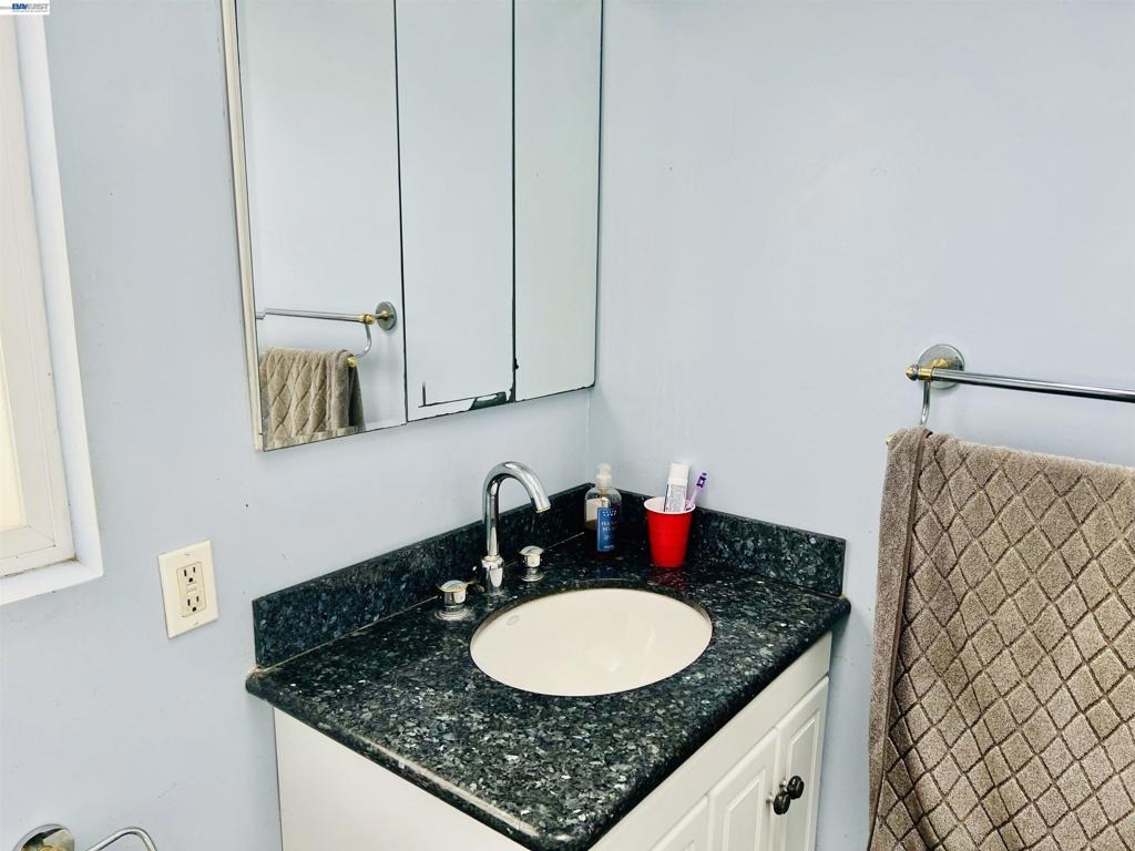 Loma Vista Way, Oakland, CA 94619