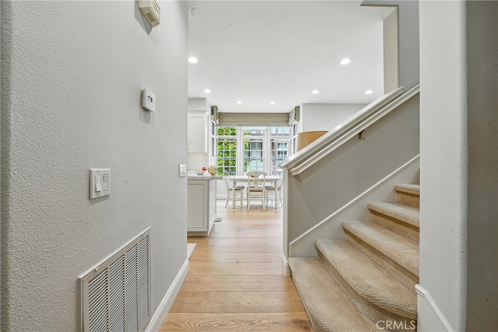 Bungalow Pl, Corona Del Mar, CA 92625