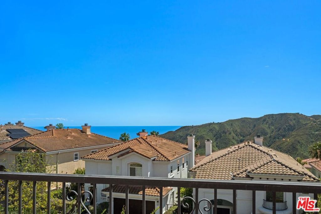 Calle Arbolada , Pacific Palisades, CA 90272