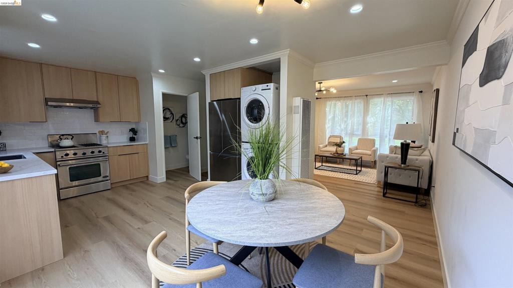 Park Ln, El Sobrante, CA 94803