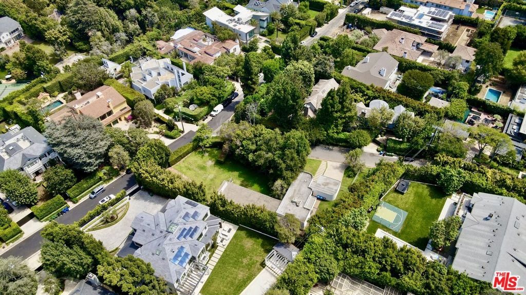 Cliffwood Ave, Los Angeles, CA 90049