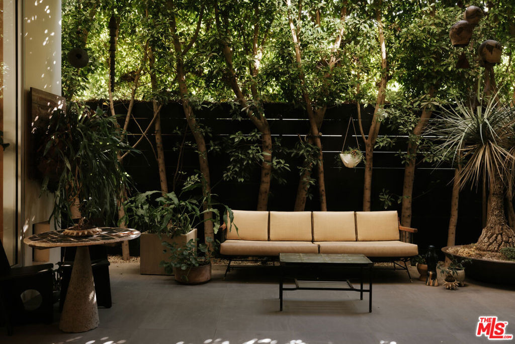 Westbourne Dr, West Hollywood, CA 90048