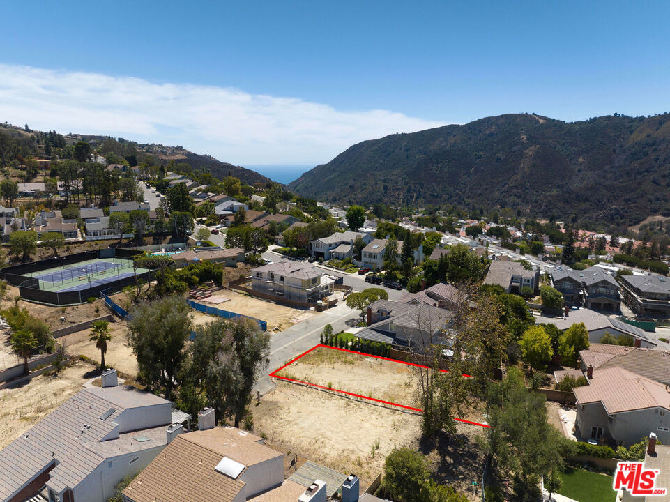 Avenida DE LA Herradura , Pacific Palisades, CA 90272