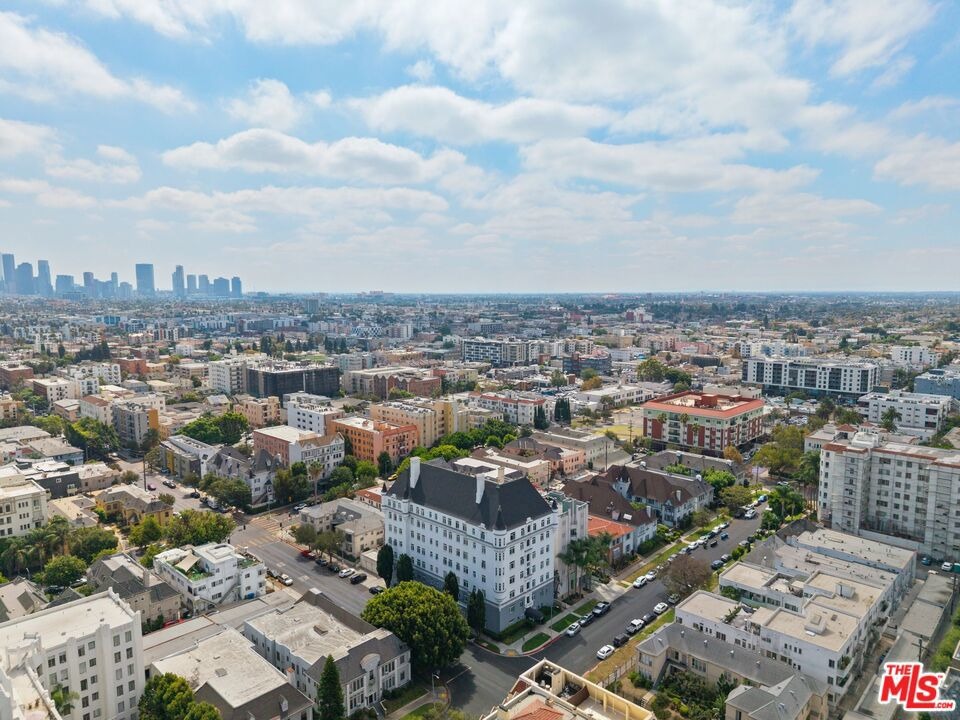 Serrano Ave, Los Angeles, CA 90006
