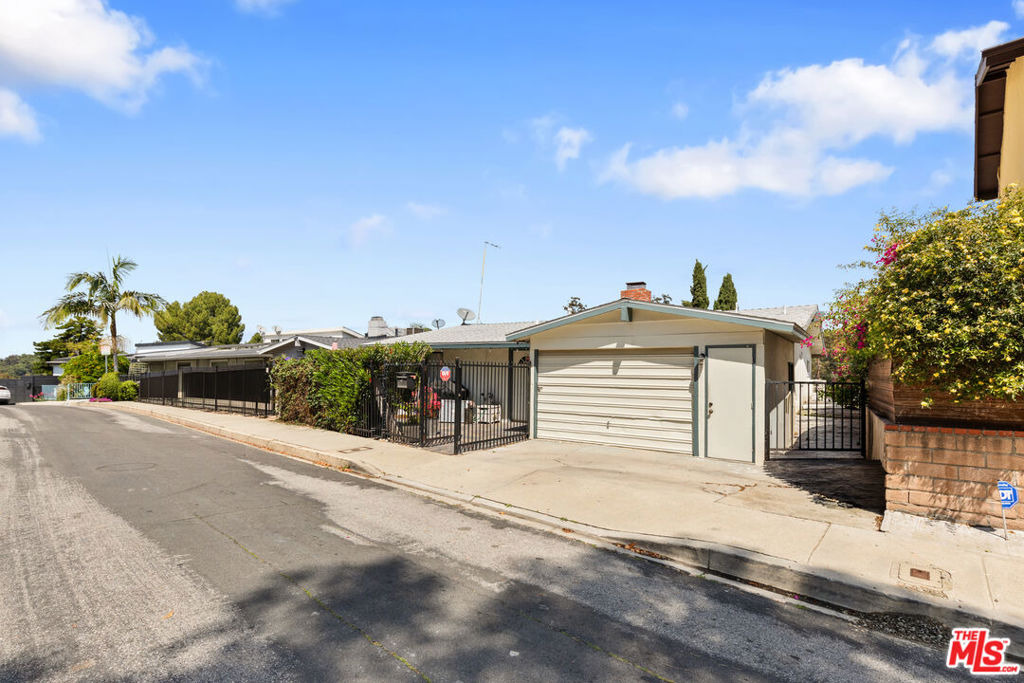 Dos Palos Dr, Los Angeles, CA 90068 #1