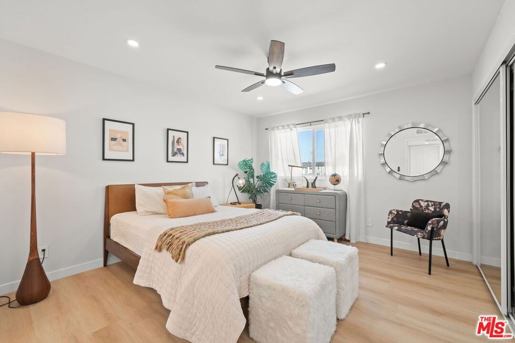 Saturn St, Los Angeles, CA 90035