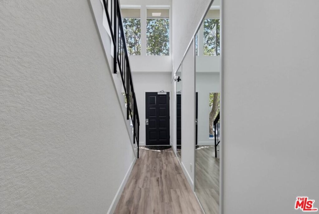 Courtleigh Dr, Los Angeles, CA 90066