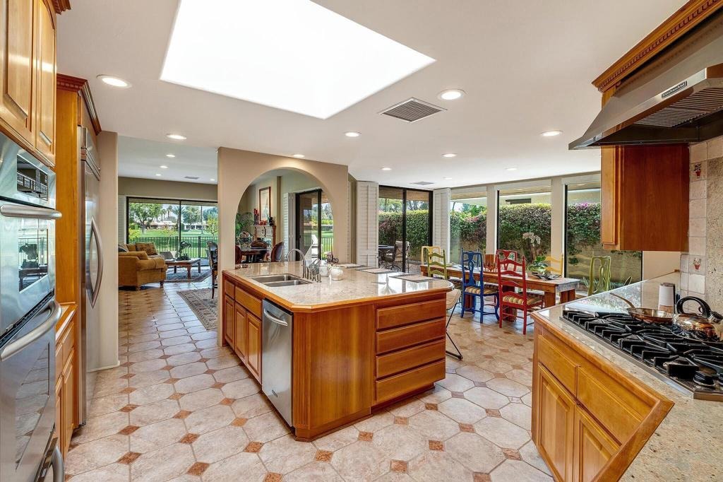Columbia Dr, Rancho Mirage, CA 92270