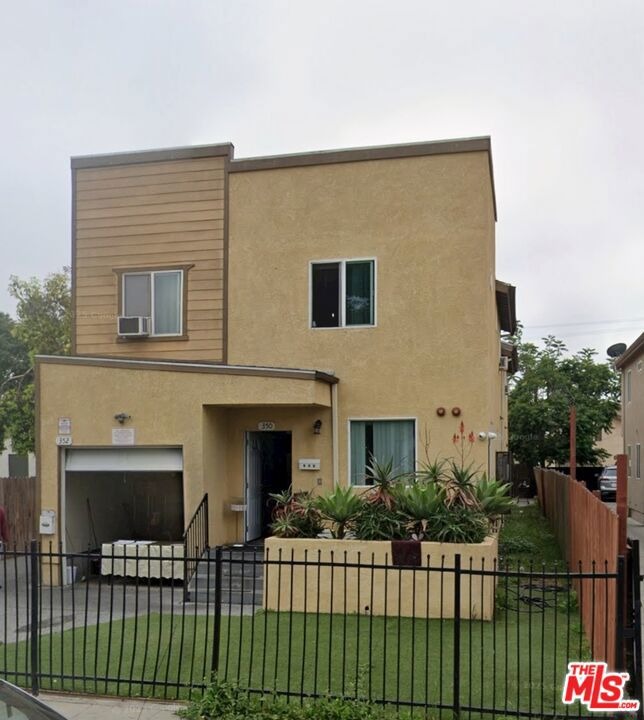 105th St, Los Angeles, CA 90003