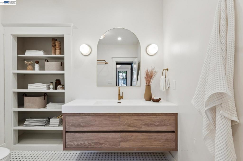 Greenwood Ave, Oakland, CA 94602