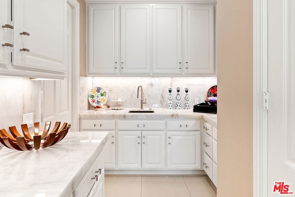 Kingsboro Ct, Westlake Village, CA 91362 #1