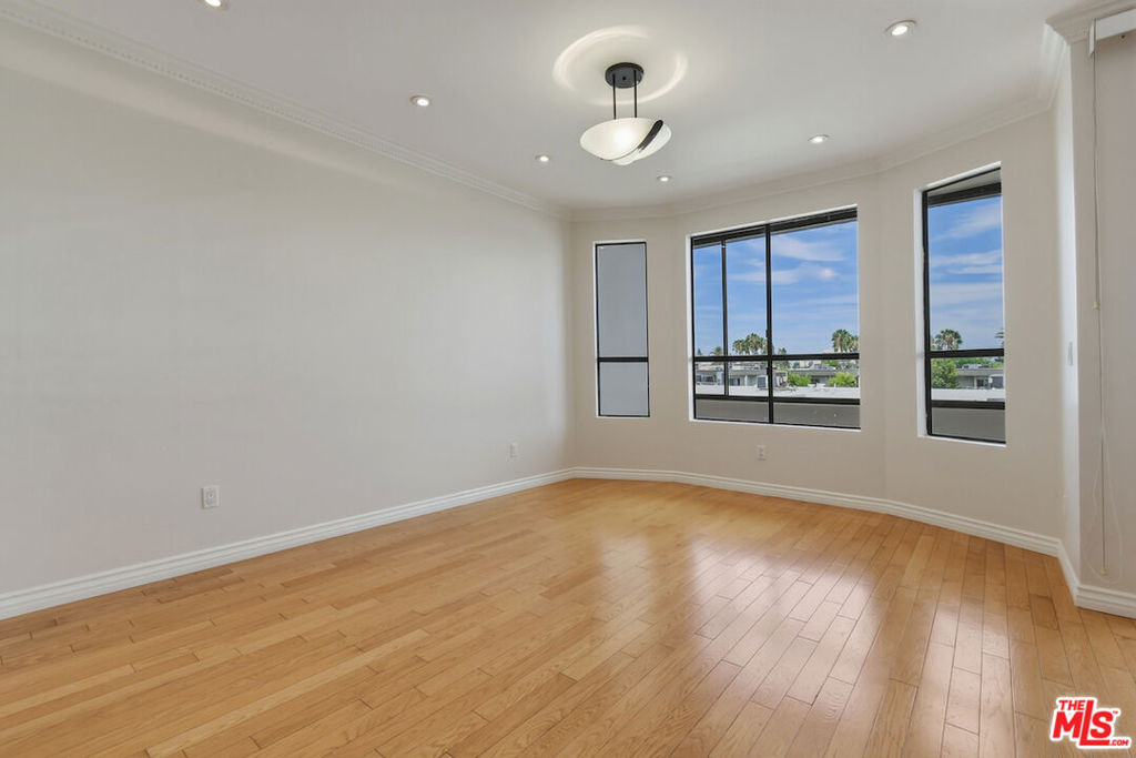 Ventura Canyon Ave, Sherman Oaks, CA 91423 #1