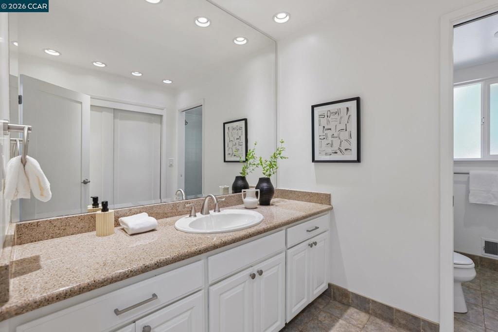 Kingsford Dr, Moraga, CA 94556