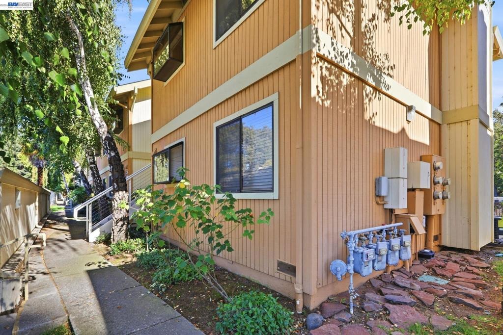 Monument Blvd, Concord, CA 94520