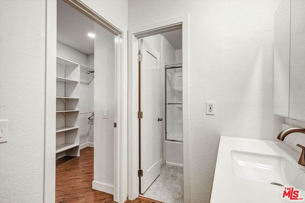 Saugus Ave, Sherman Oaks, CA 91403