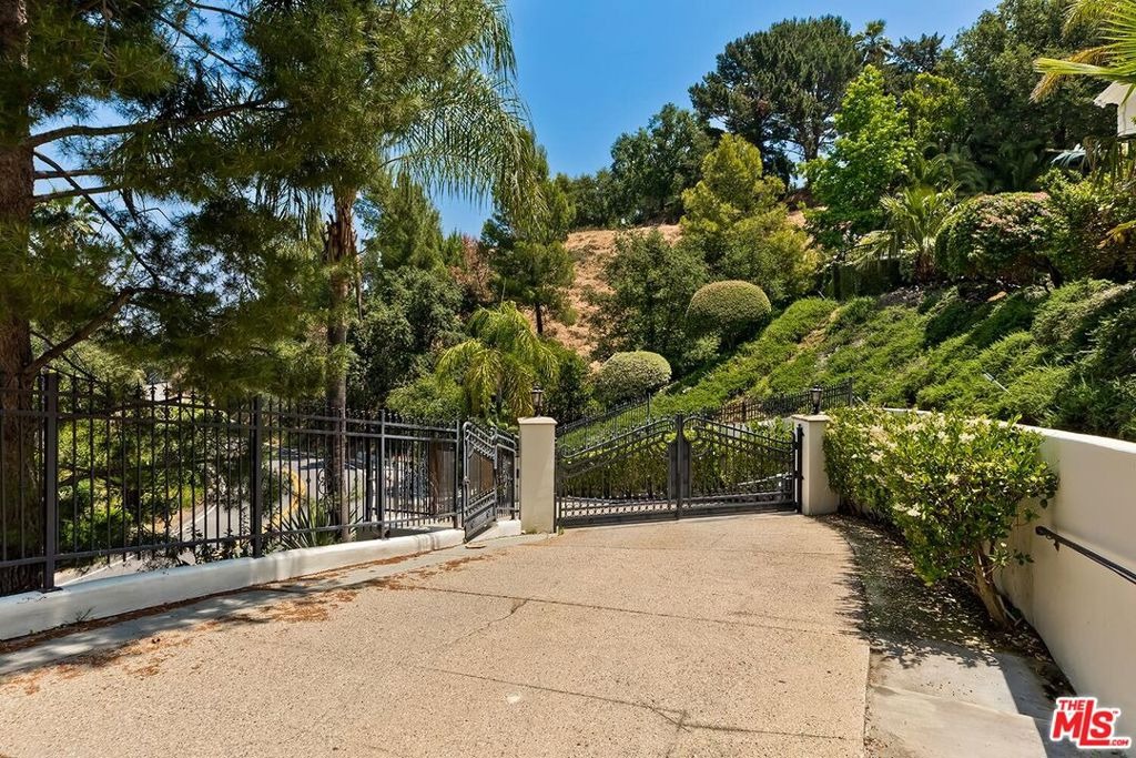 Saint Katherine Dr, LA Canada Flintridge, CA 91011
