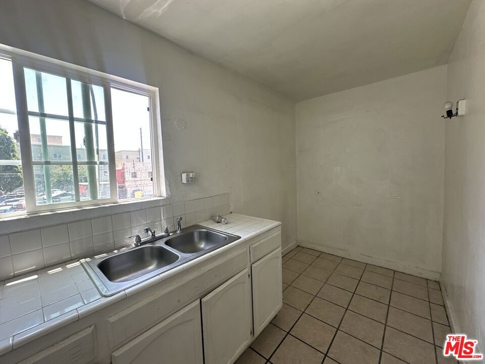 Alexandria Ave, Los Angeles, CA 90029