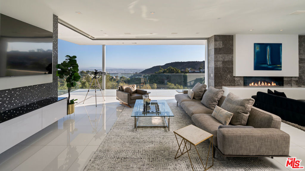 Mulholland Dr, Los Angeles, CA 90068 #1