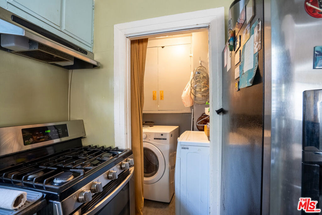 Claudina Ave, Los Angeles, CA 90016