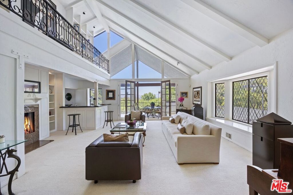 Wells Dr, Tarzana, CA 91356 #1
