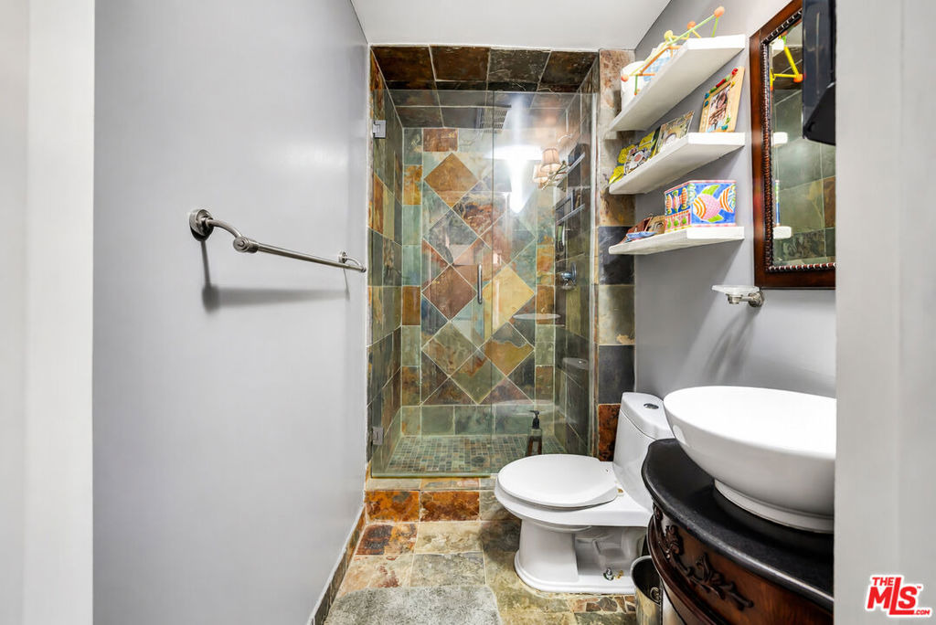 Calvin Ave, Tarzana, CA 91356 #1