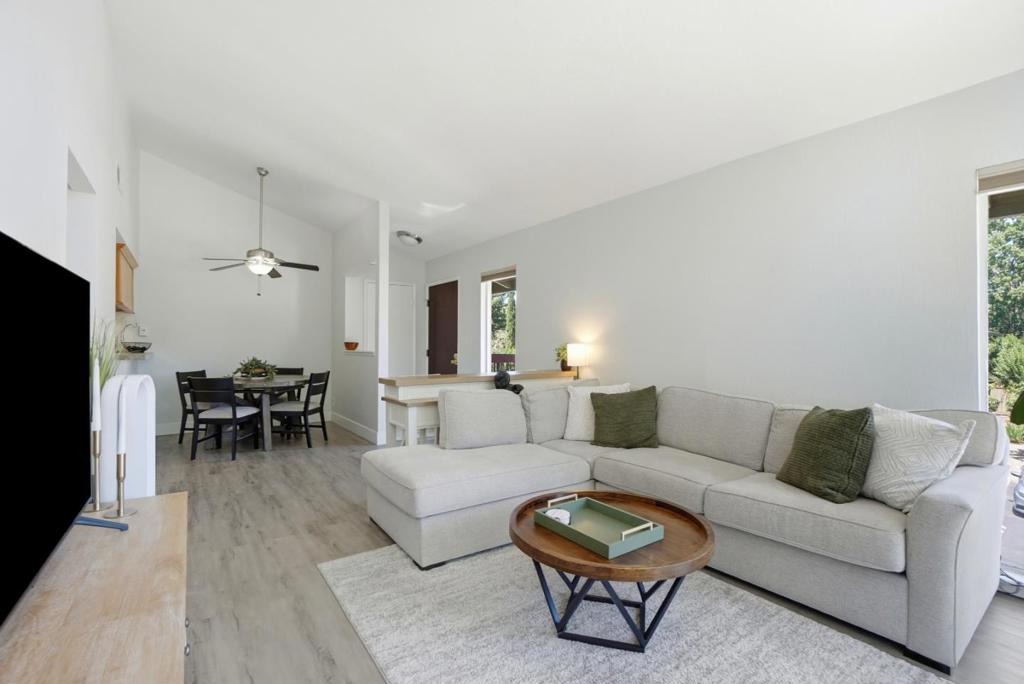 Massolo Dr, Pleasant Hill, CA 94523