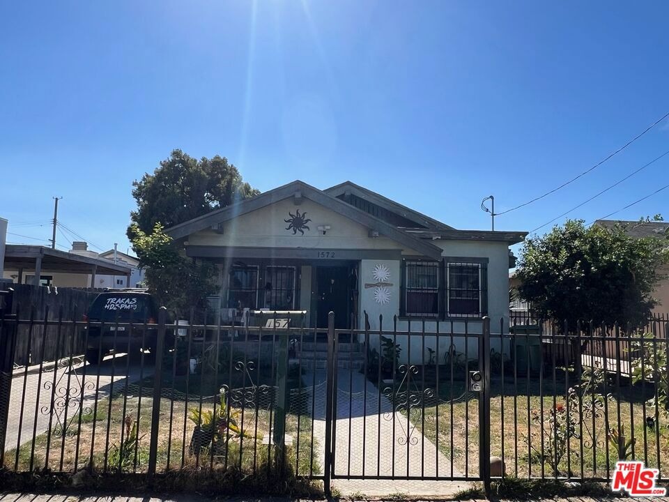 37th Pl, Los Angeles, CA 90018