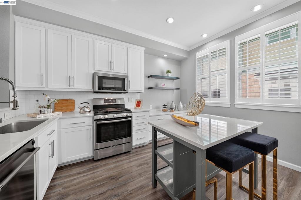 Grayson Ter, San Jose, CA 95126