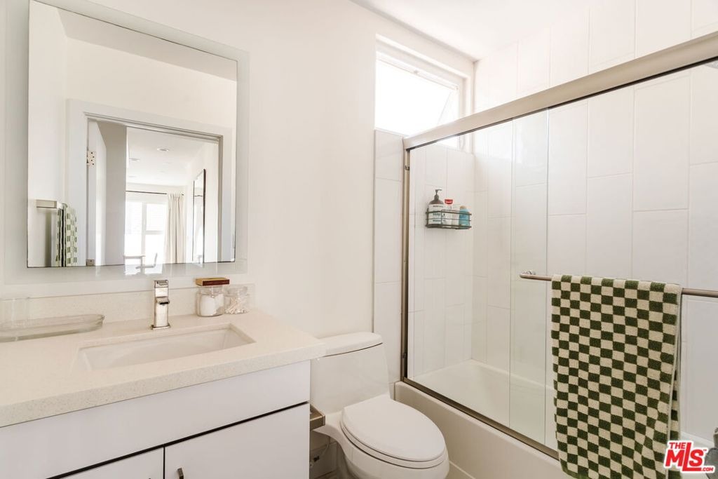 Bedford St, Los Angeles, CA 90035