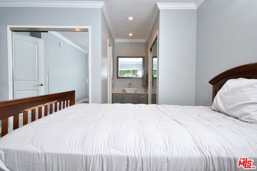 Roscomare Rd, Los Angeles, CA 90077