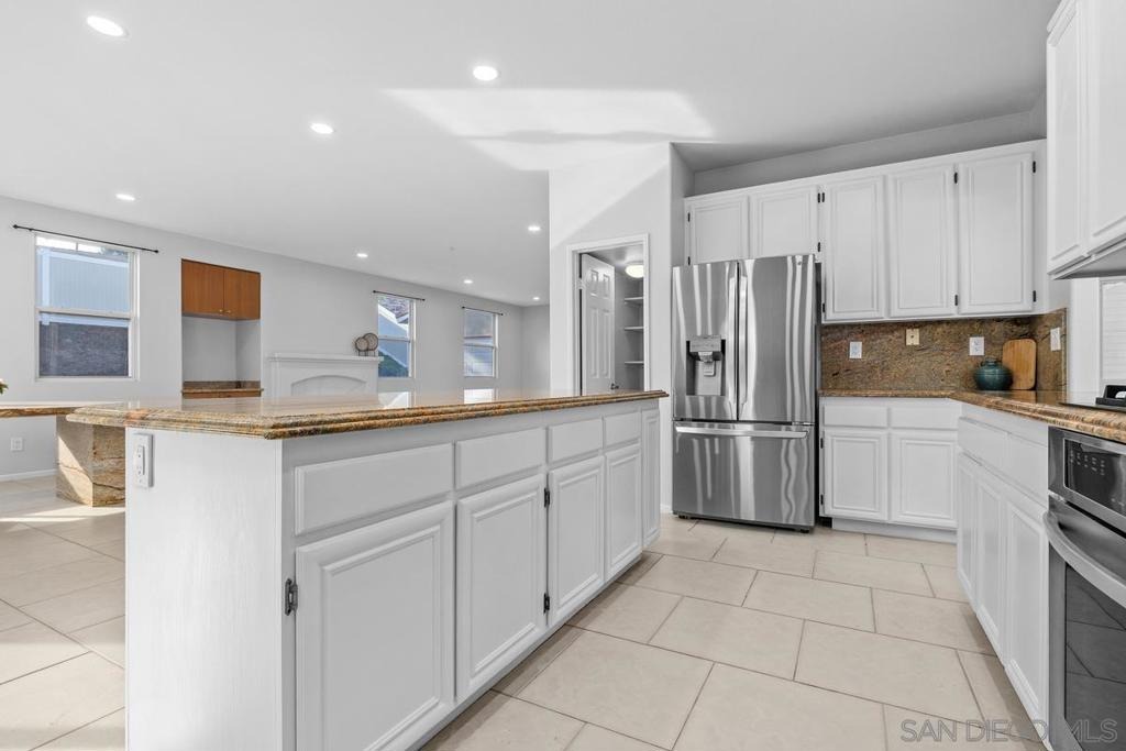 Mollie Ln, Santee, CA 92071