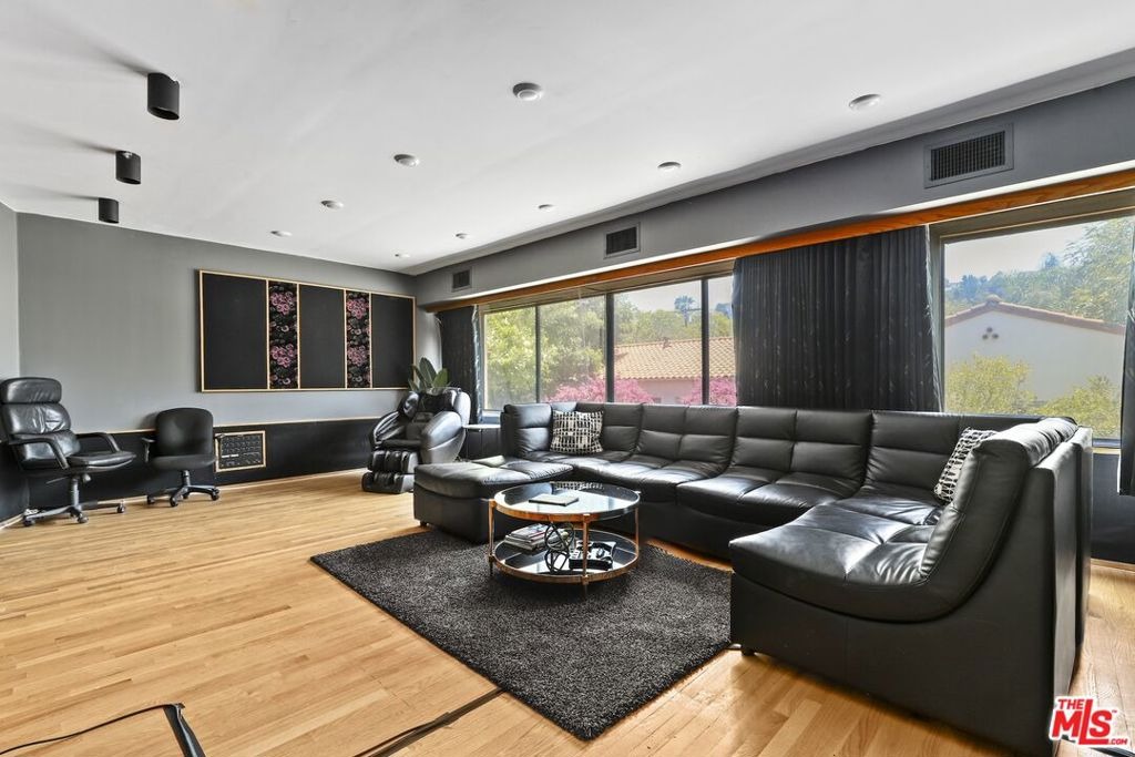 Manola Way, Los Angeles, CA 90068