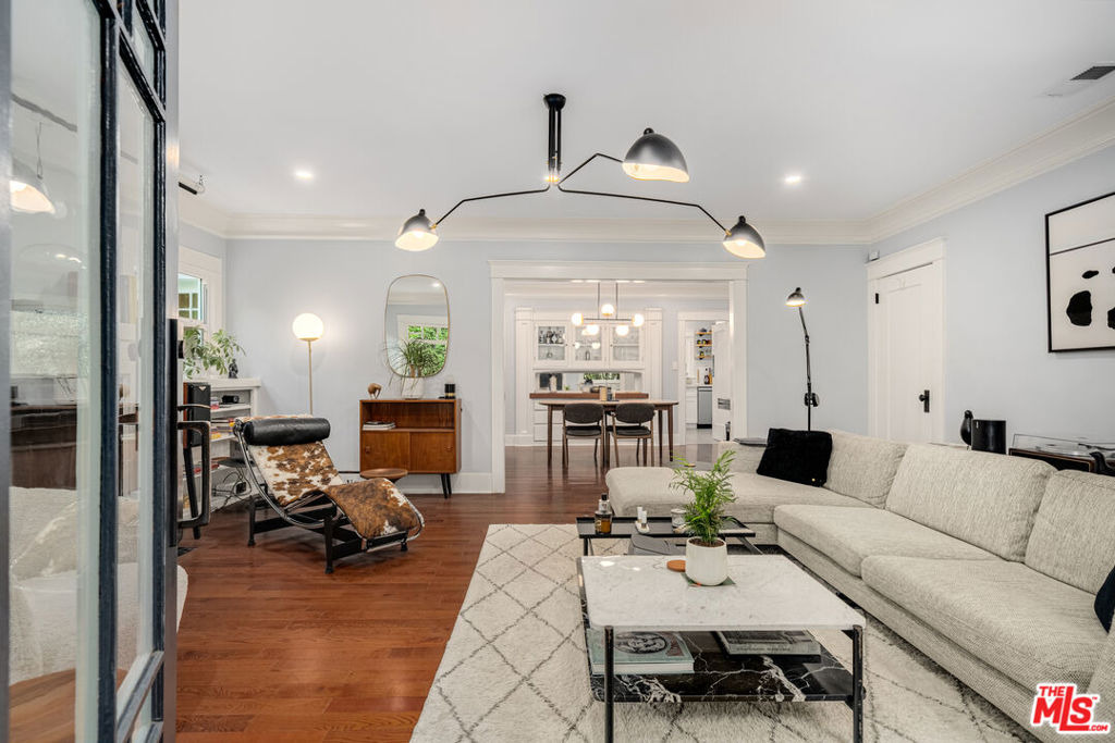 DE Longpre Ave, Los Angeles, CA 90028