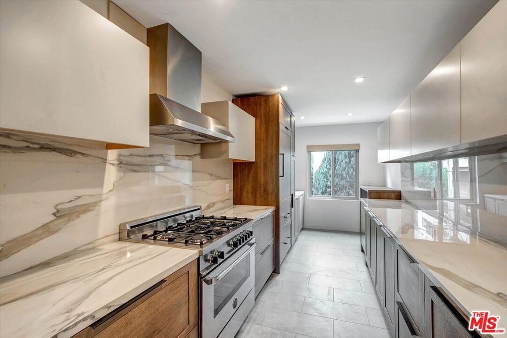Doheny Dr, Beverly Hills, CA 90210