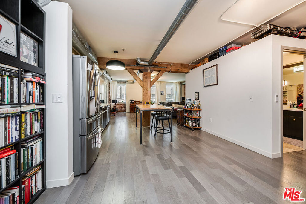 Molino St, Los Angeles, CA 90013