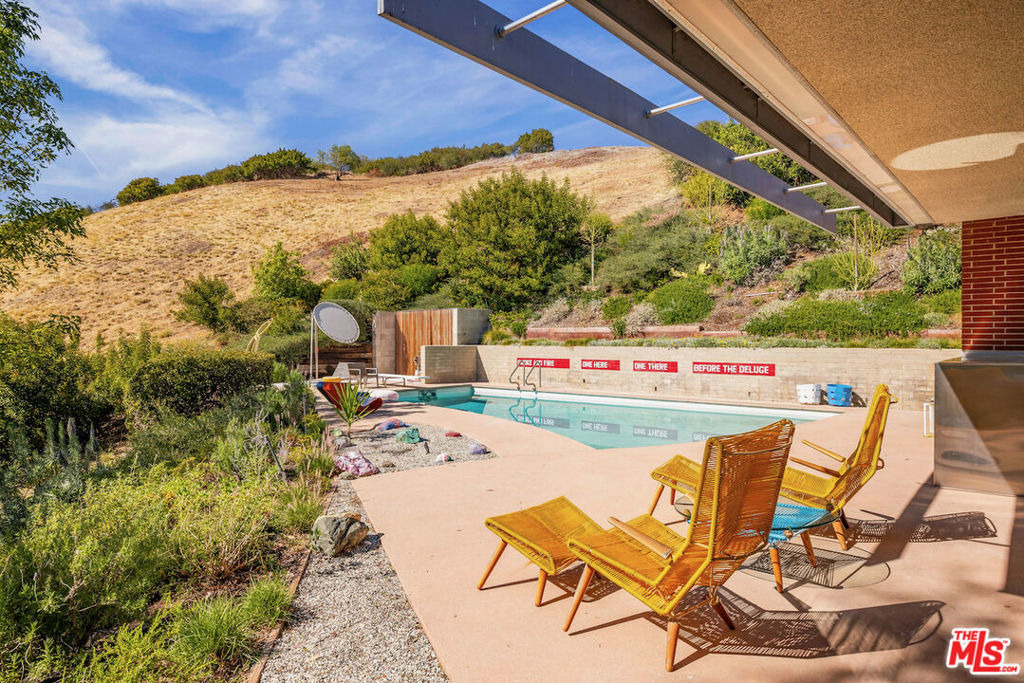 Tigertail Rd, Los Angeles, CA 90049