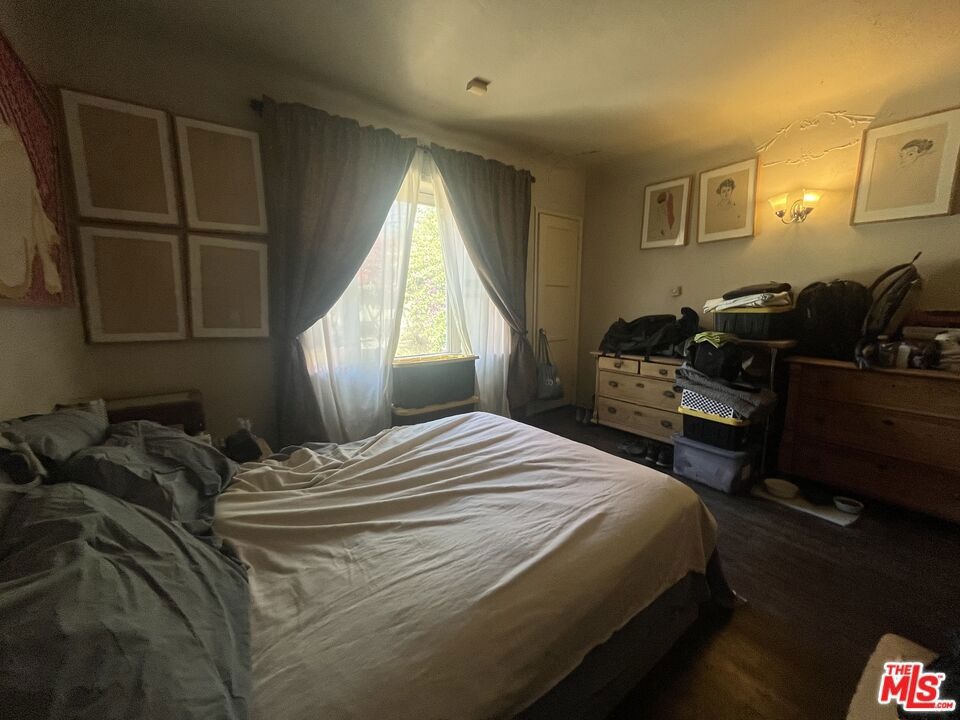 Burnside Ave, Los Angeles, CA 90019