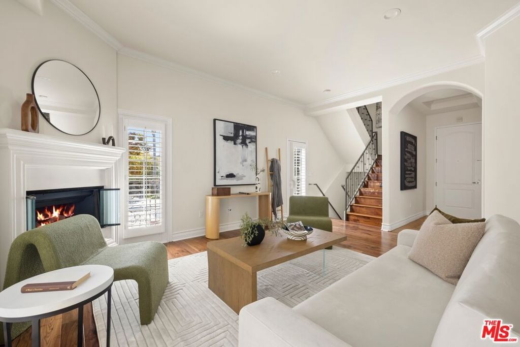 Barrington Ave, Los Angeles, CA 90025