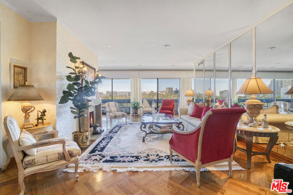 Wilshire Blvd, Los Angeles, CA 90024 #1