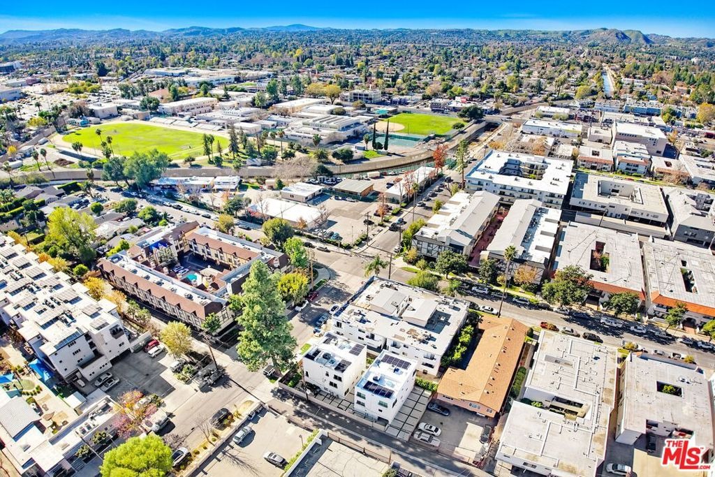 Hart St, Canoga Park, CA 91303
