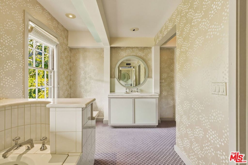 Belfast Dr, Los Angeles, CA 90069