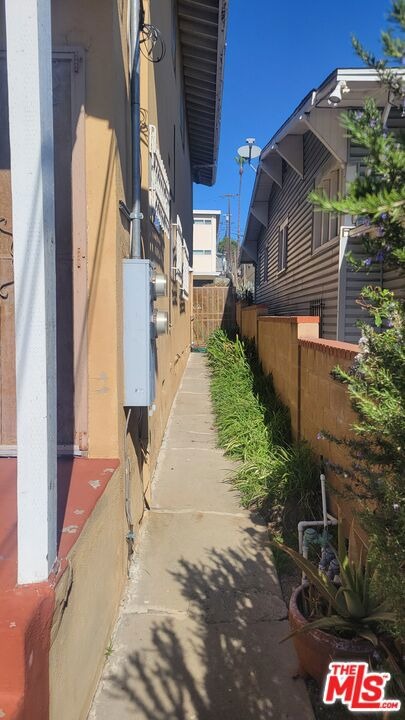 27th St, Los Angeles, CA 90018 #1