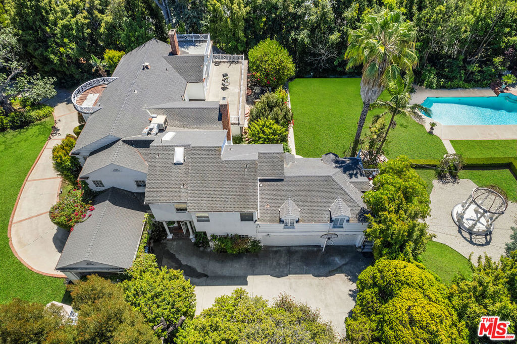 Bristol Ave, Los Angeles, CA 90049
