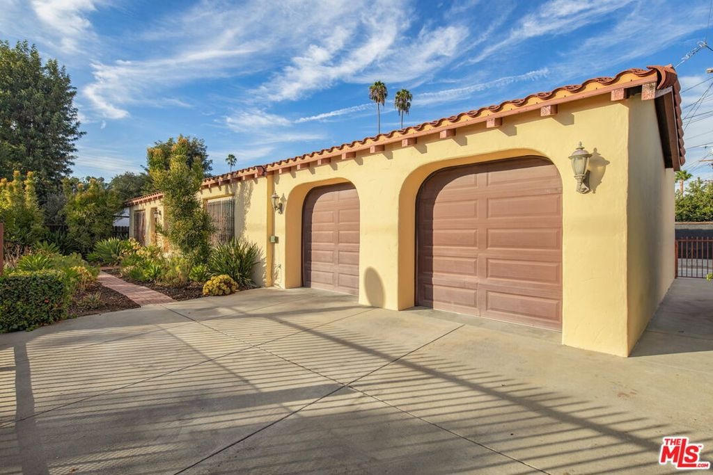 Avenue 59 , Los Angeles, CA 90042