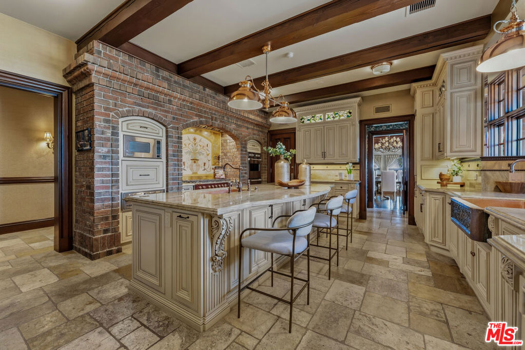 Dorlon Dr, Tarzana, CA 91356 #1