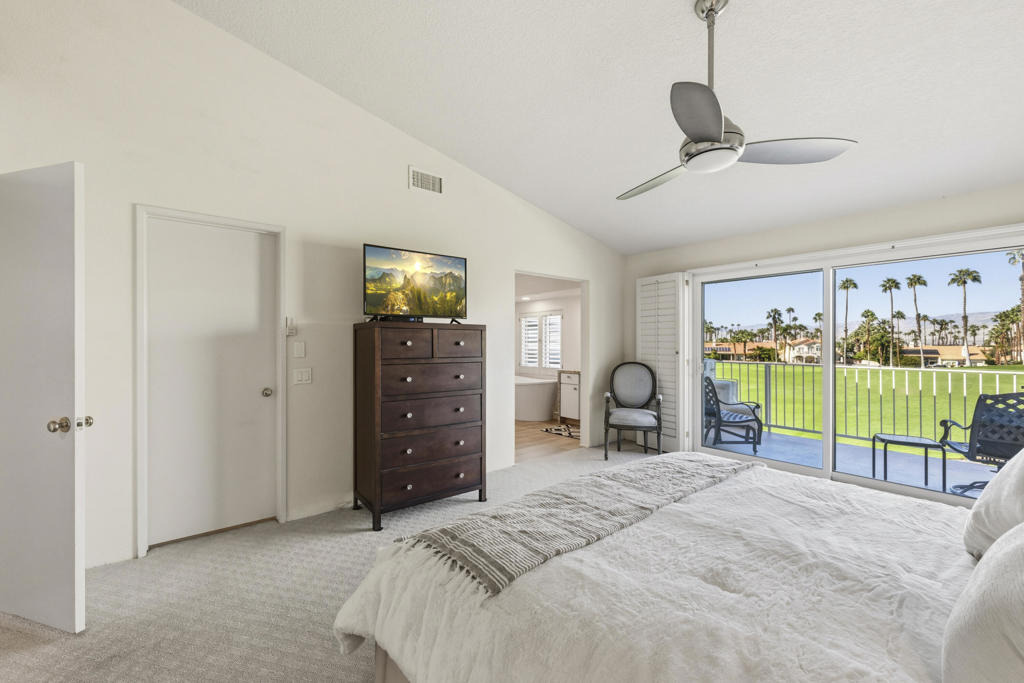 Vista Lago Cir, Palm Desert, CA 92211