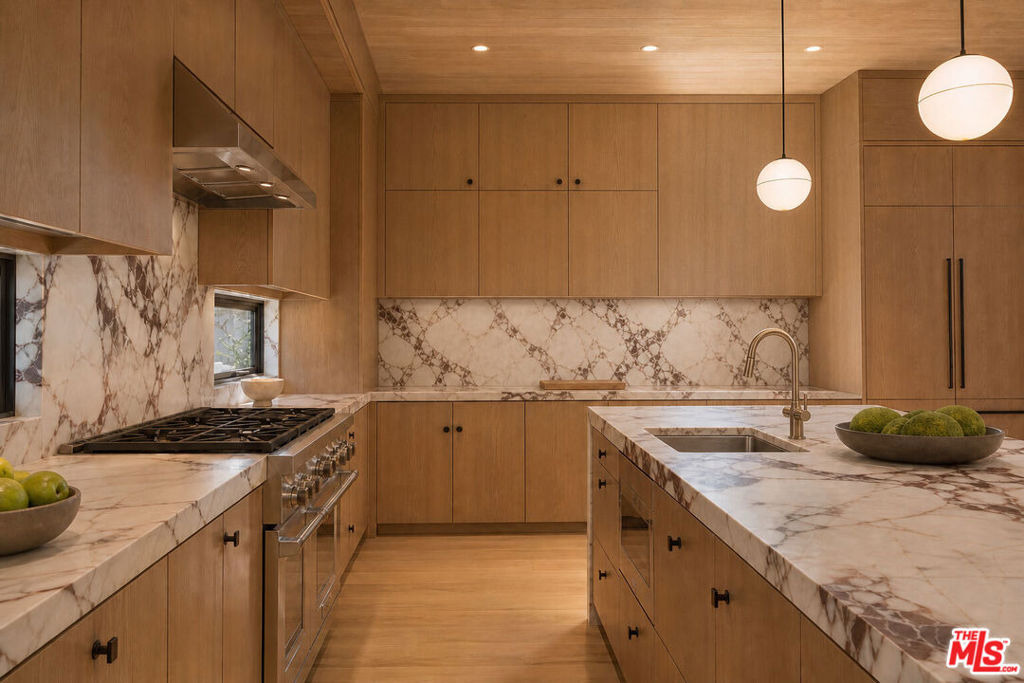 Colonial Ave, Los Angeles, CA 90066