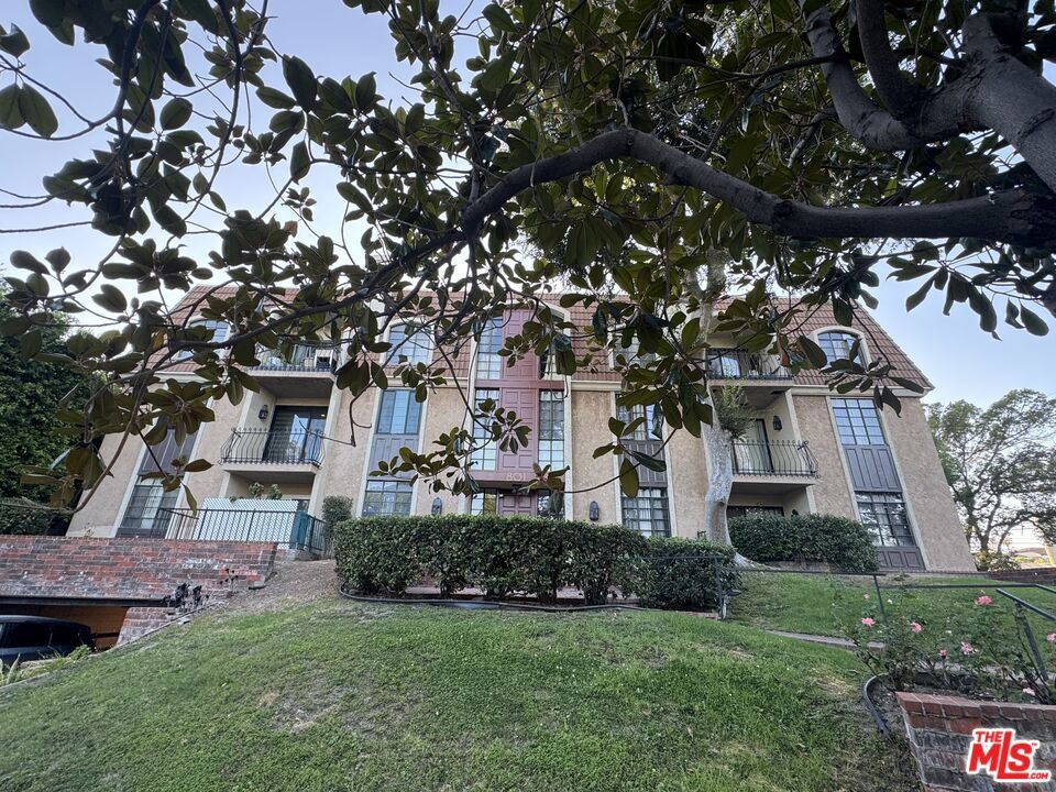 Plymouth Blvd, Los Angeles, CA 90005